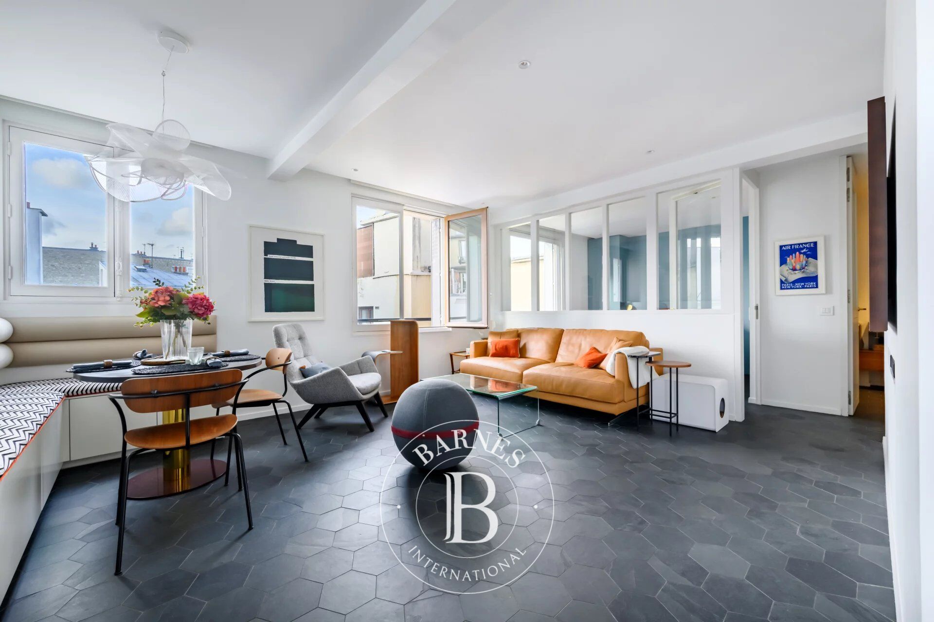 Vente Appartement – Paris 4 – Île de la Cité – Rénové – Ascenseur - Vue Notre-Dame - picture 1