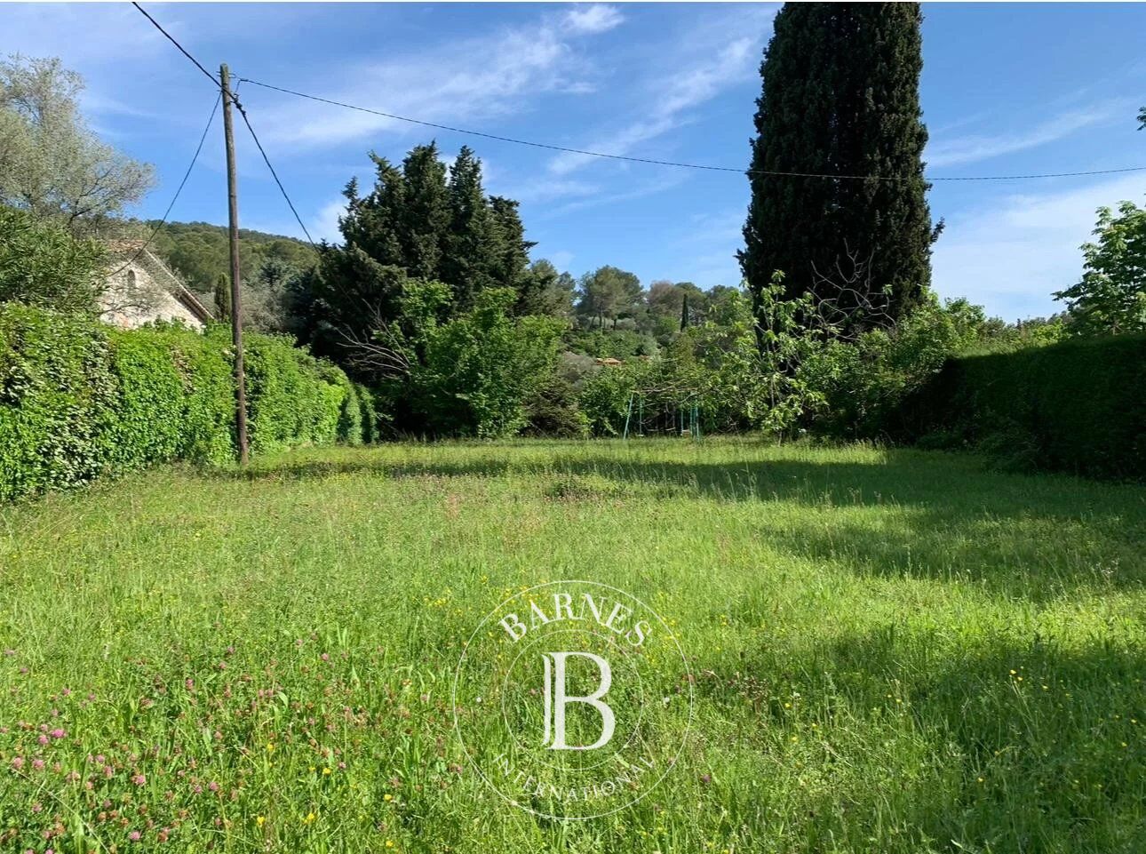 MOUGINS - TERRAIN CONSTRUCTIBLE - CALME ET VUE DÉGAGÉE - picture 2