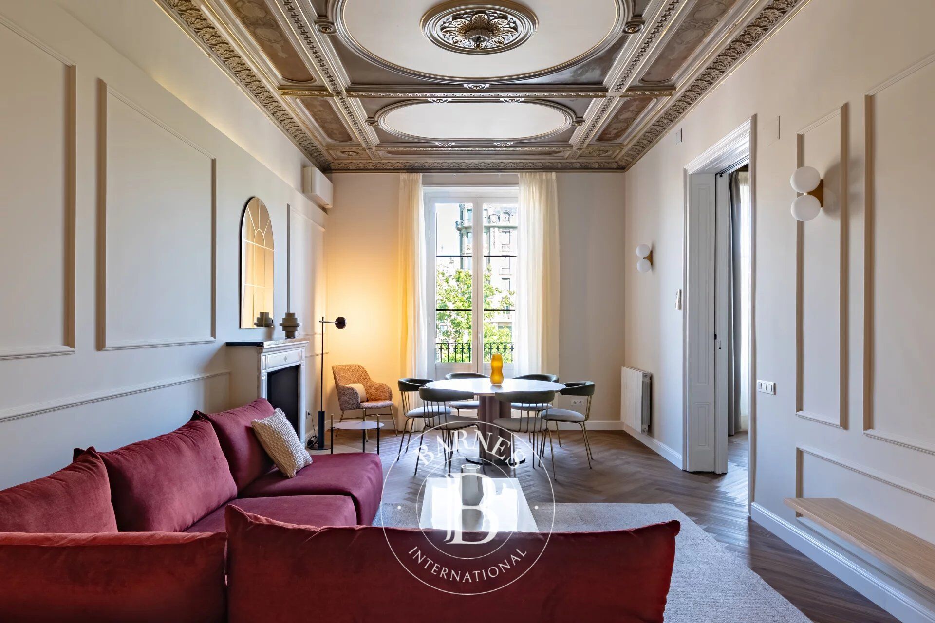 La esencia de la elegancia barcelonesa junto al mar - picture 1