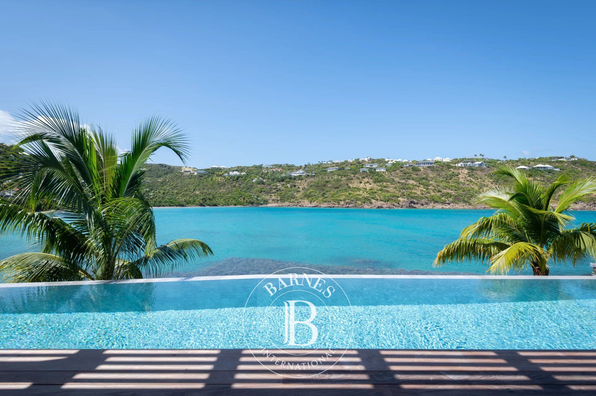 Superb 5-bedroom beachfront villa. - picture 1