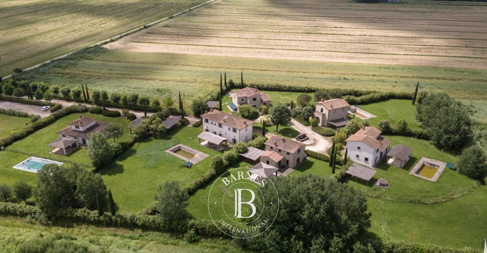 ISOLA DI CORTONA – Prestigious Residential Complex in the Val di Chiana - picture 2