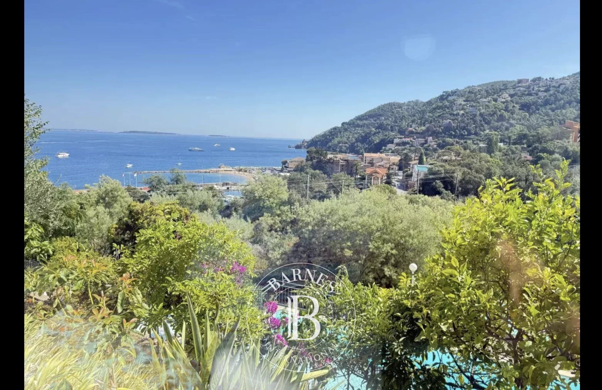 THÉOULE-SUR-MER - VILLA WITH PANORAMIC SEA VIEW - picture 1
