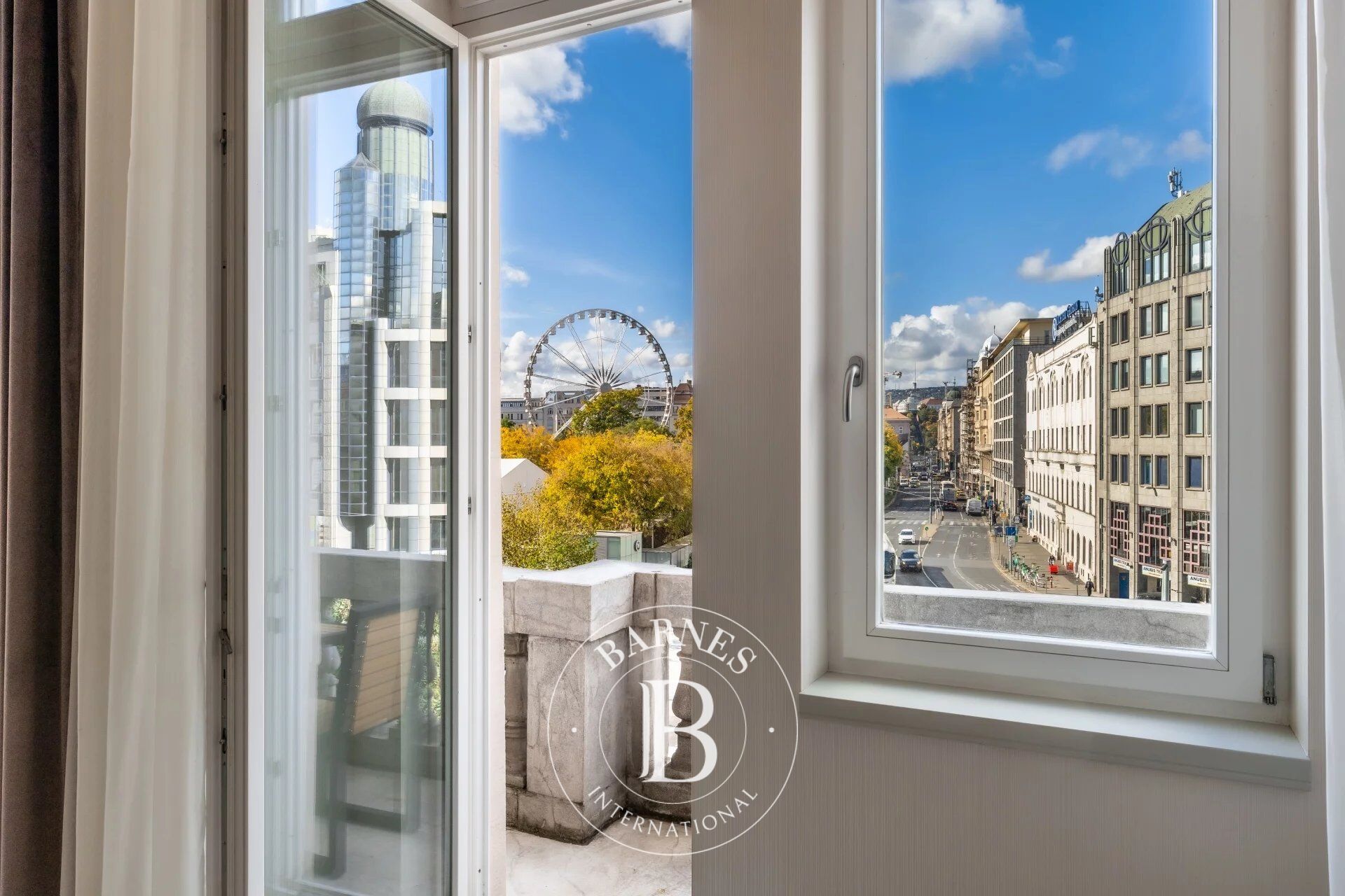 3 bedroom  Luxury Apartment with Balcony and Downtown Panoramic View at Amdrássy Avenue - picture 2