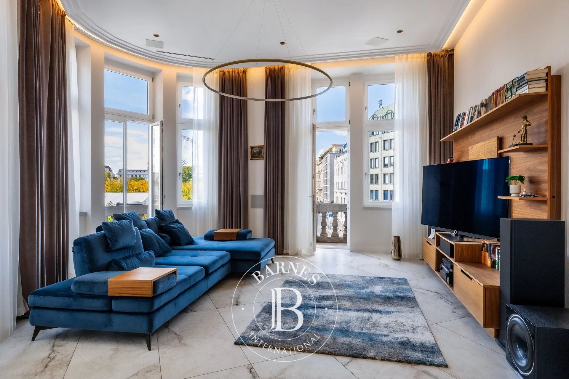 3 bedroom  Luxury Apartment with Balcony and Downtown Panoramic View at Amdrássy Avenue - picture 1