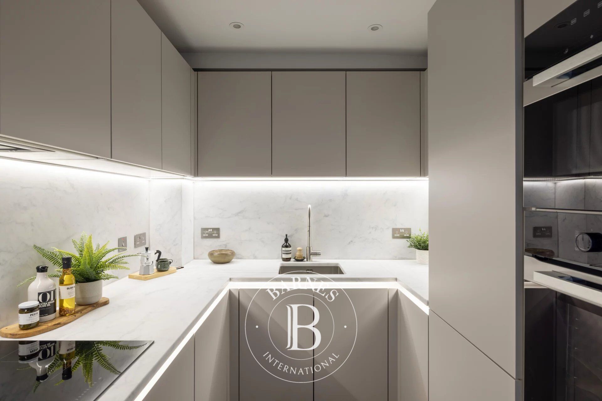 Ev London - picture 6