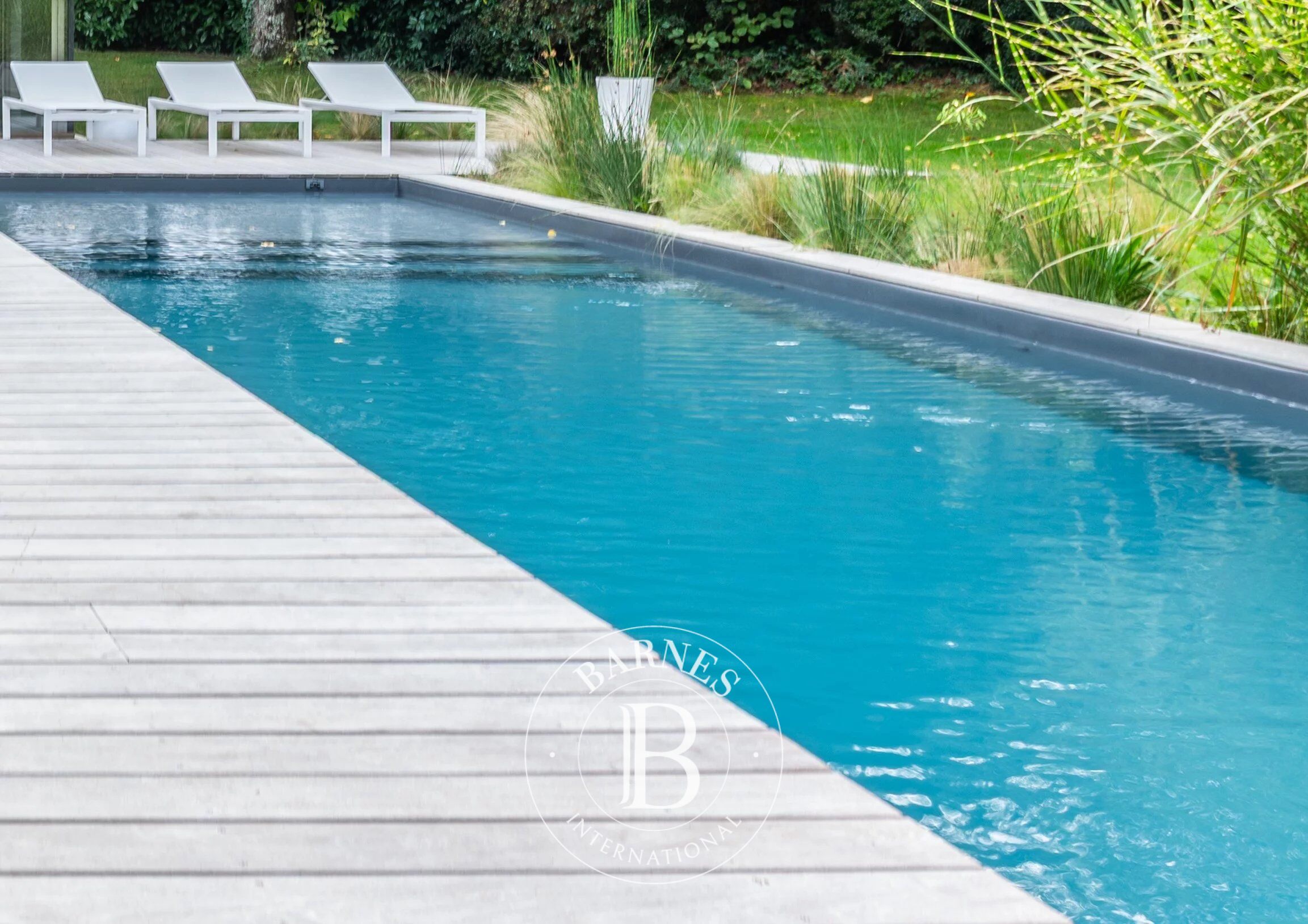 NANTES - Contemporary architect-designed villa with swimming pool - picture 1