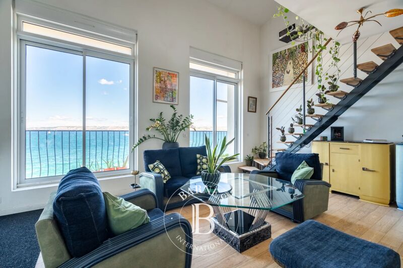 MARSEILLE 7e- APPARTEMENT DUPLEX 4PIECES  - ESPRIT LOFT - VUE MER IMPRENABLE