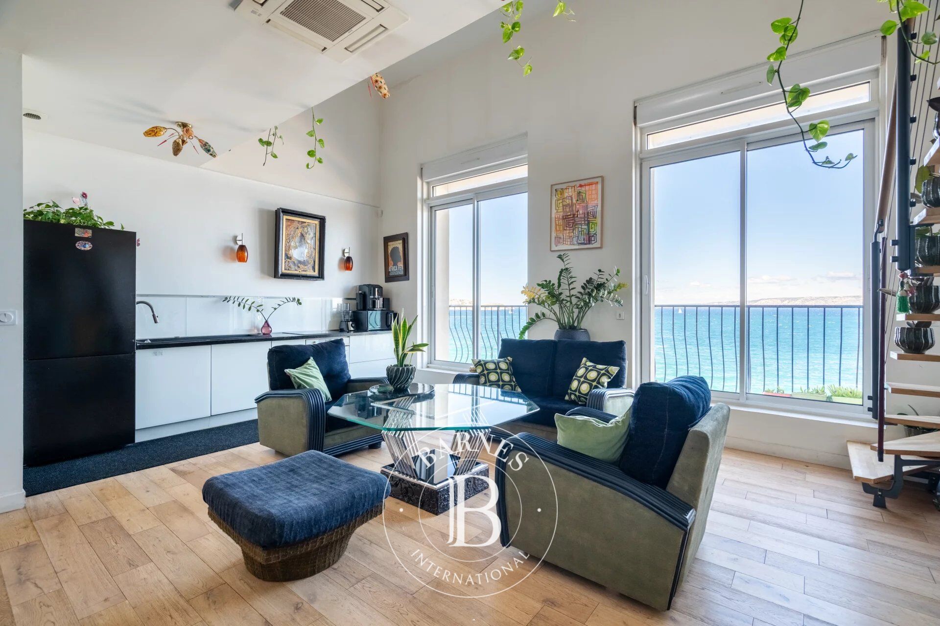 MARSEILLE 7e- APPARTEMENT DUPLEX 4PIECES  - ESPRIT LOFT - VUE MER IMPRENABLE - picture 2