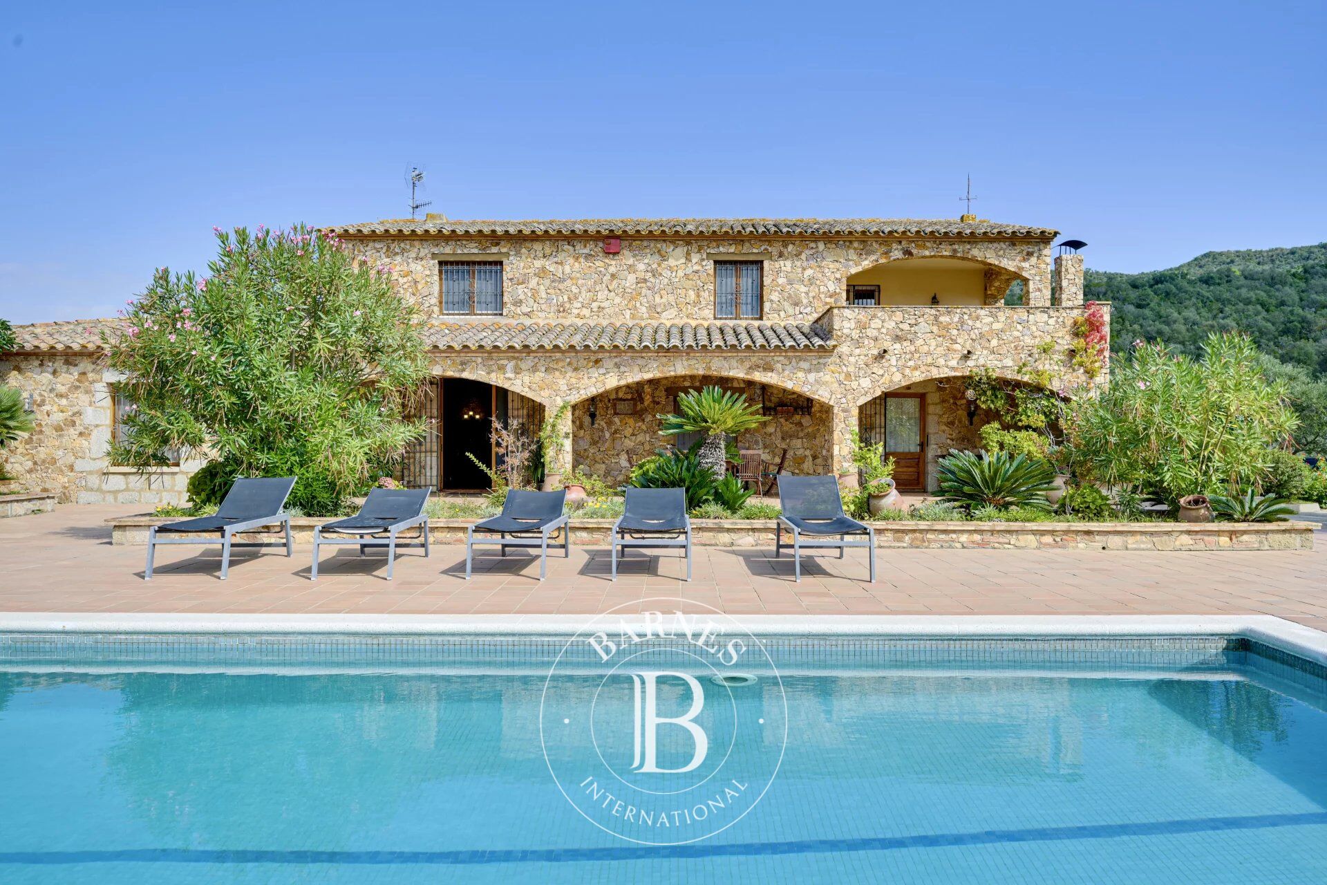 Charming 4-Bedroom Country Home with Pool, Garage and Panoramic Mountain Views for Sale in Calonge, Just 15 Minutes from Torre Valentina Beach, Costa Brava - picture 2