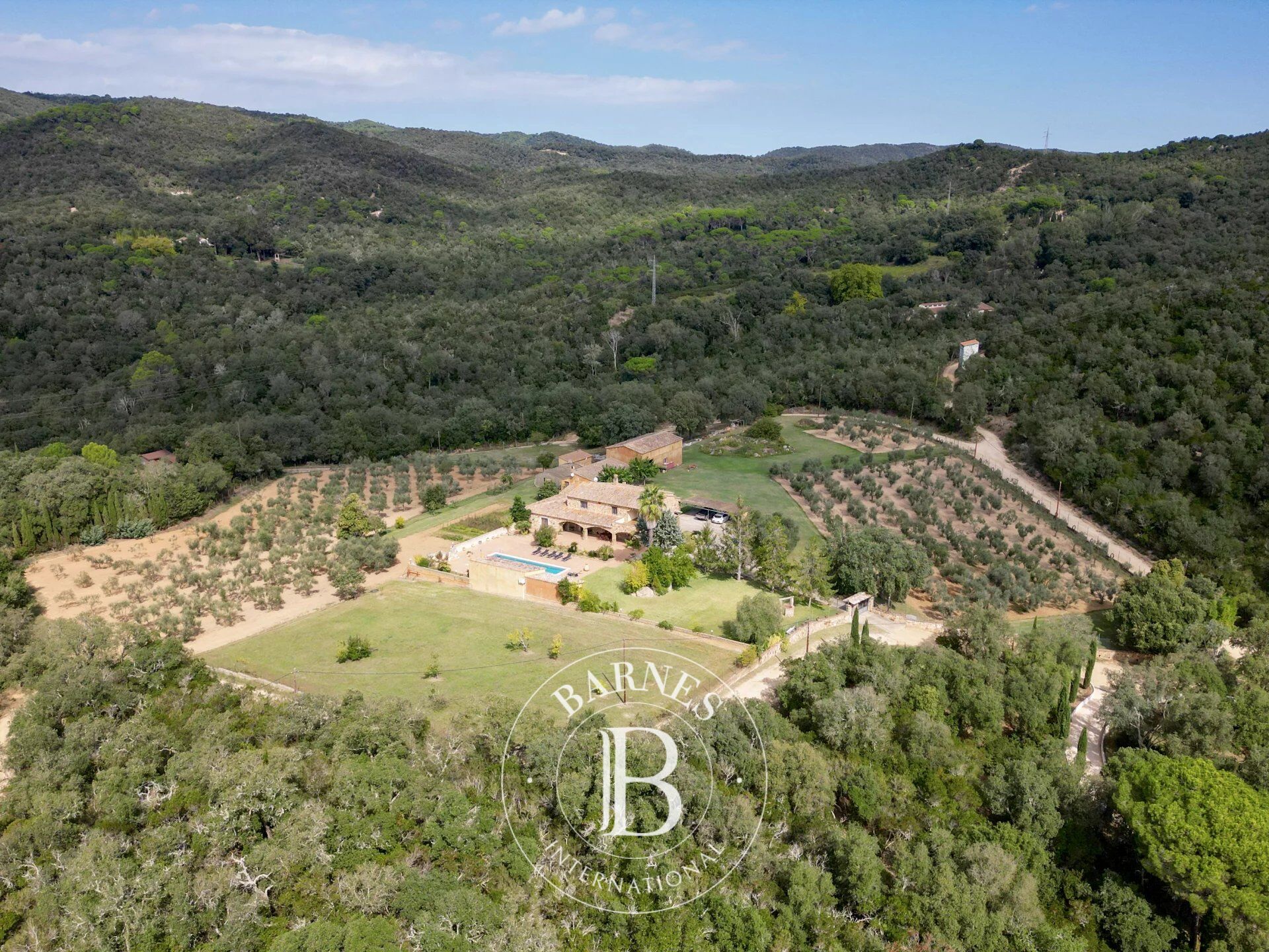 Charming 4-Bedroom Country Home with Pool, Garage and Panoramic Mountain Views for Sale in Calonge, Just 15 Minutes from Torre Valentina Beach, Costa Brava - picture 3