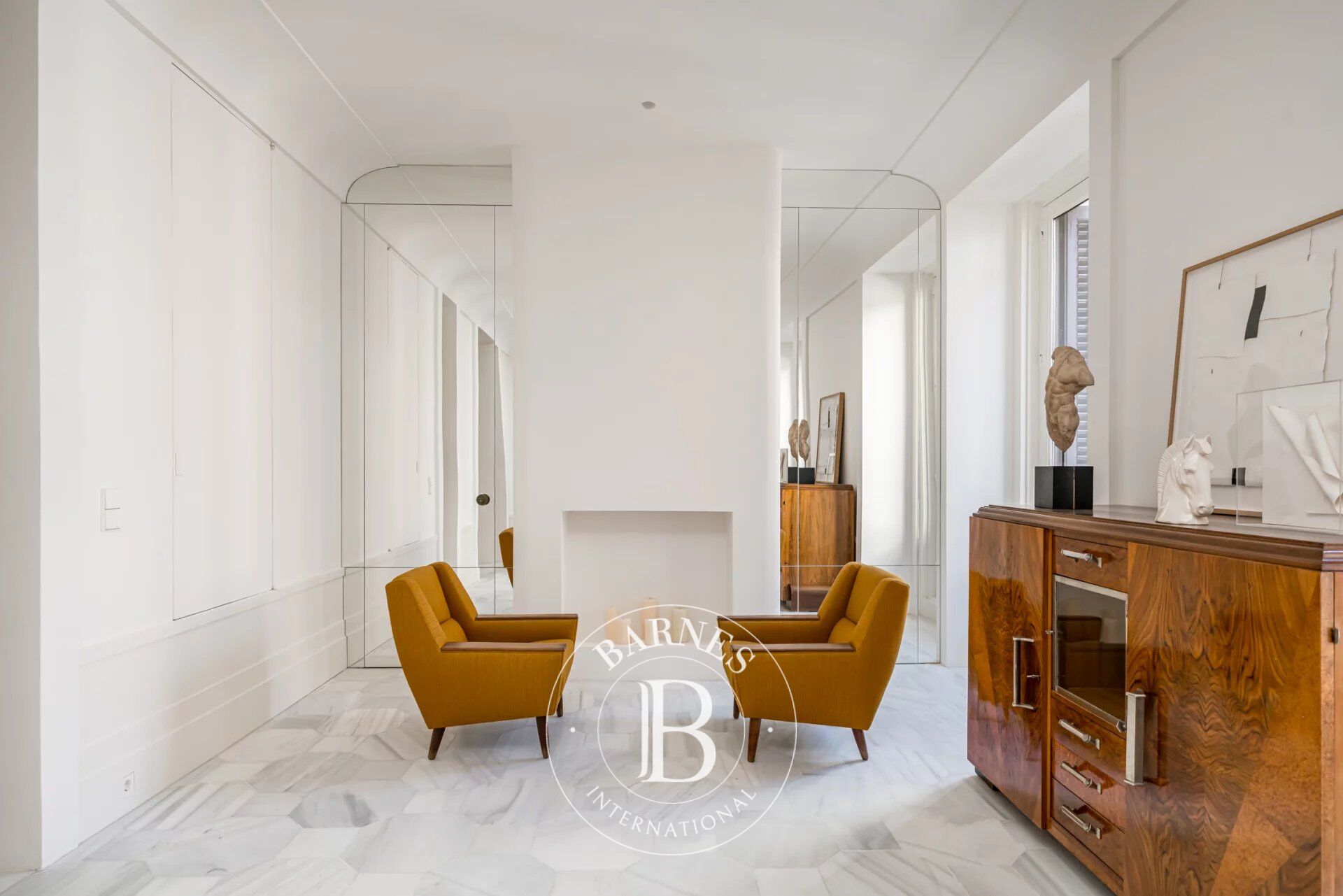 Élégance et design dans un appartement rénové à Justicia - picture 2