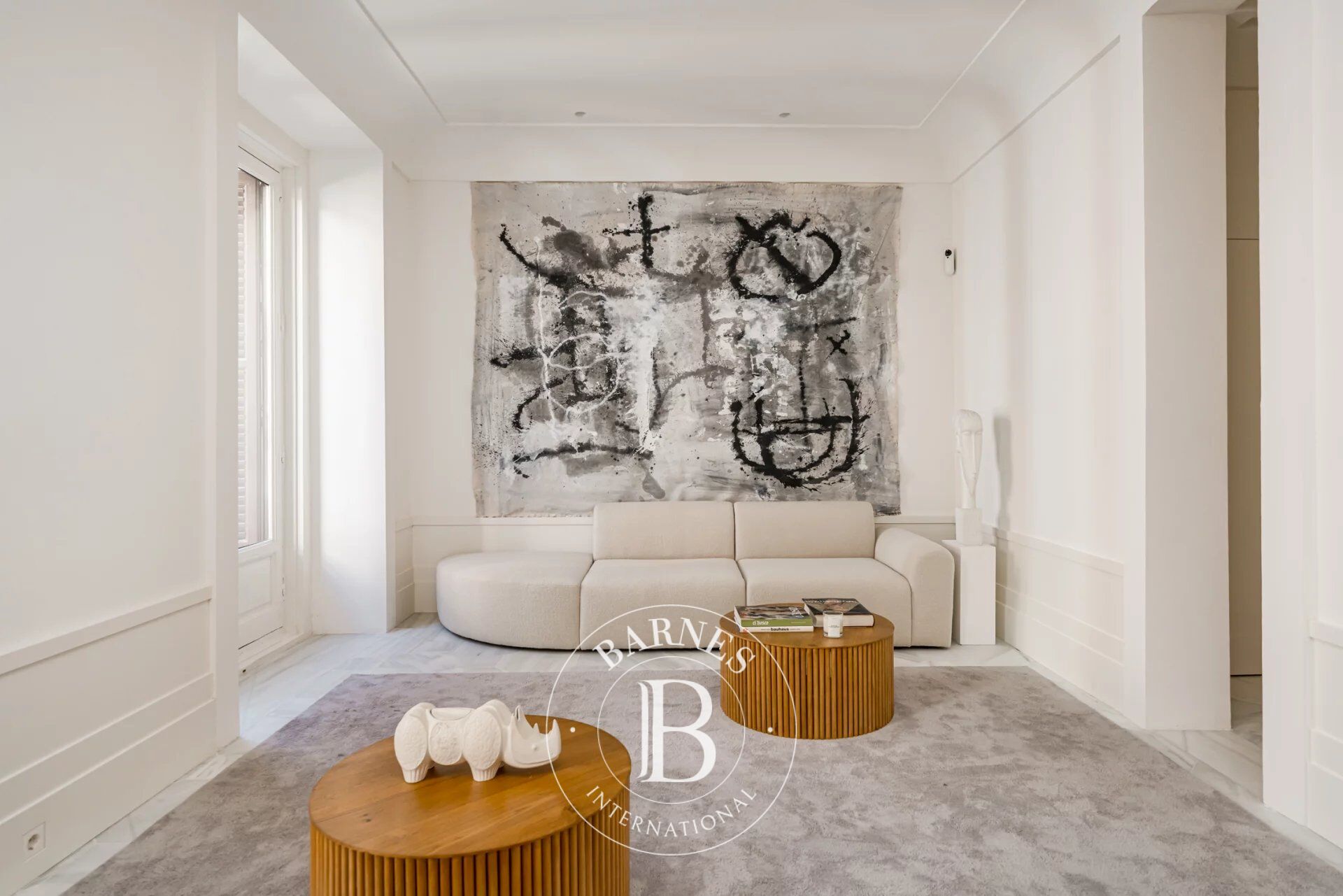 Élégance et design dans un appartement rénové à Justicia - picture 3