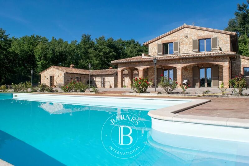 Todi - Maison rustique contemporaine à vendre