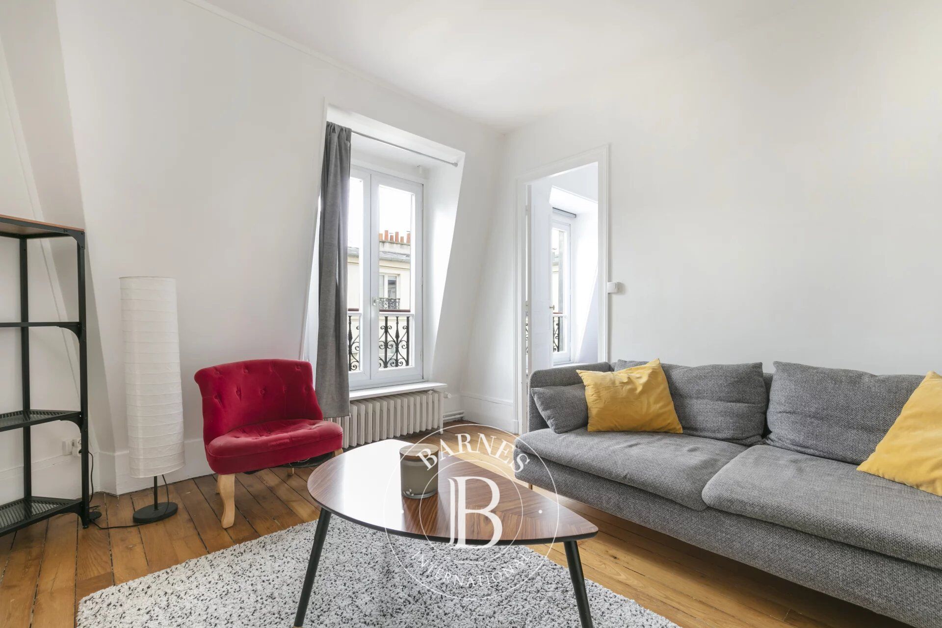 Arc de Triomphe/Ternes - Vue dégagée - Dernier étage - Ascenseur - Très lumineux - 3 pièces - picture 2