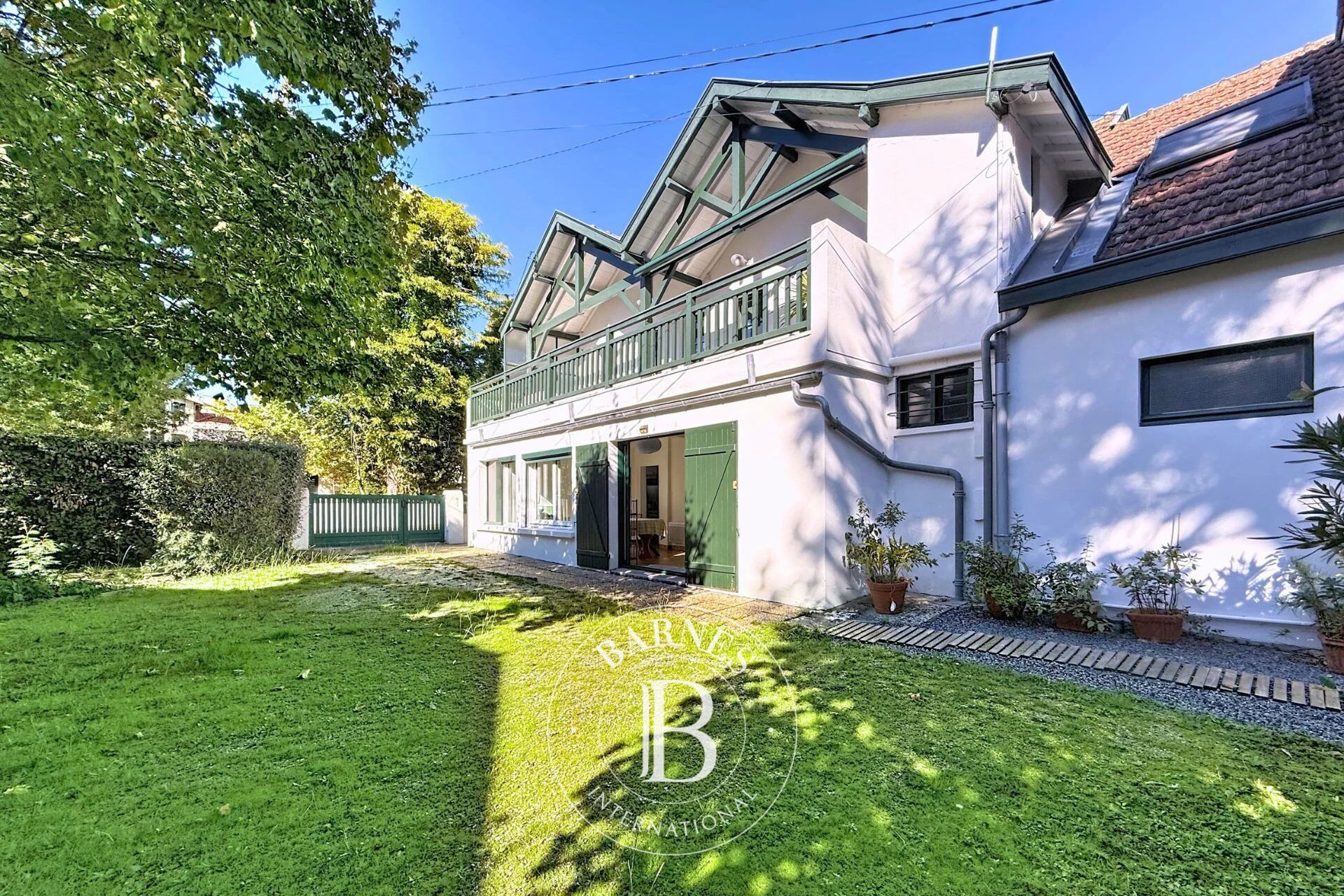 Villa Arcachon - picture 1