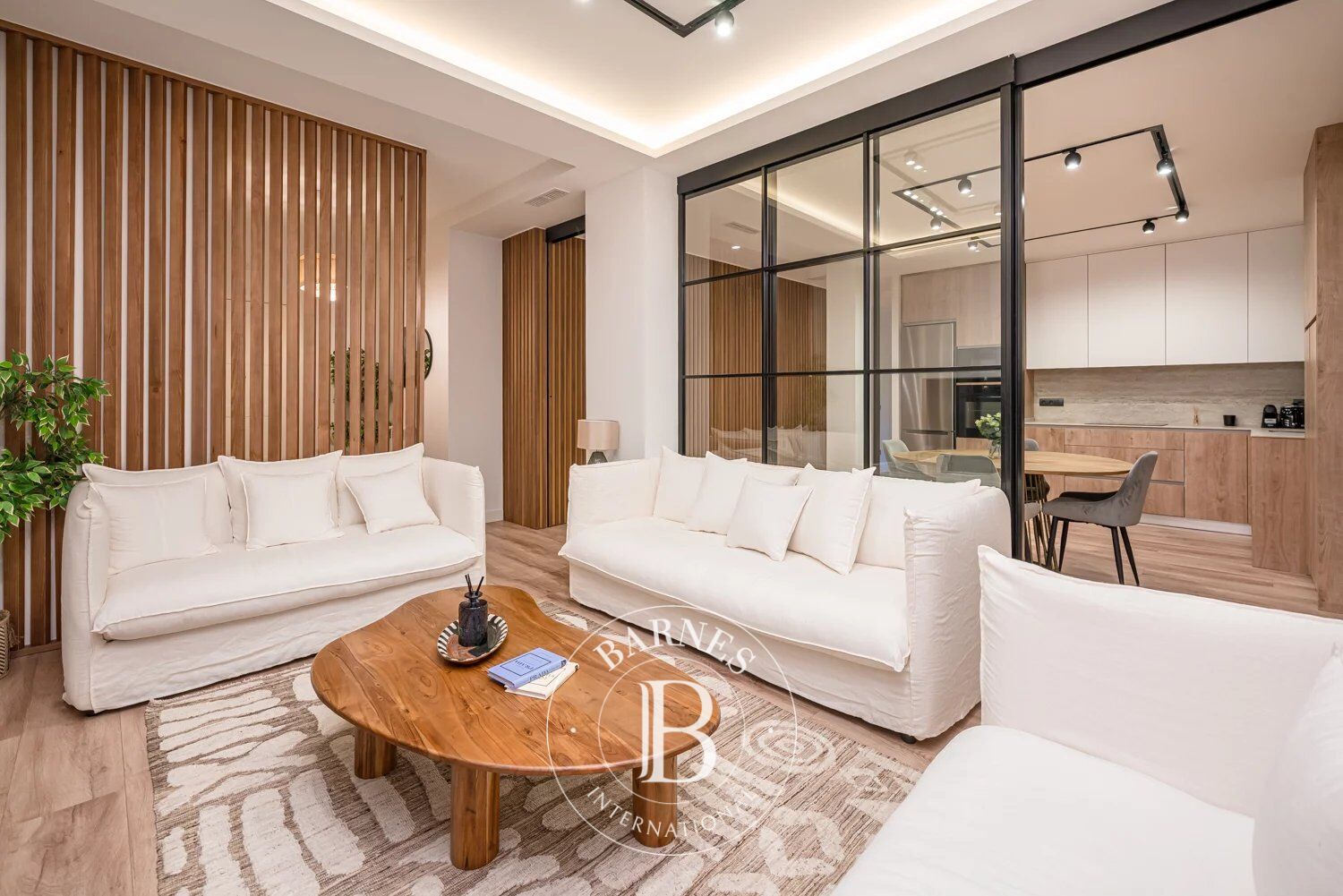 Appartement entièrement rénové de 3 chambres avec garage à Salamanca - picture 3