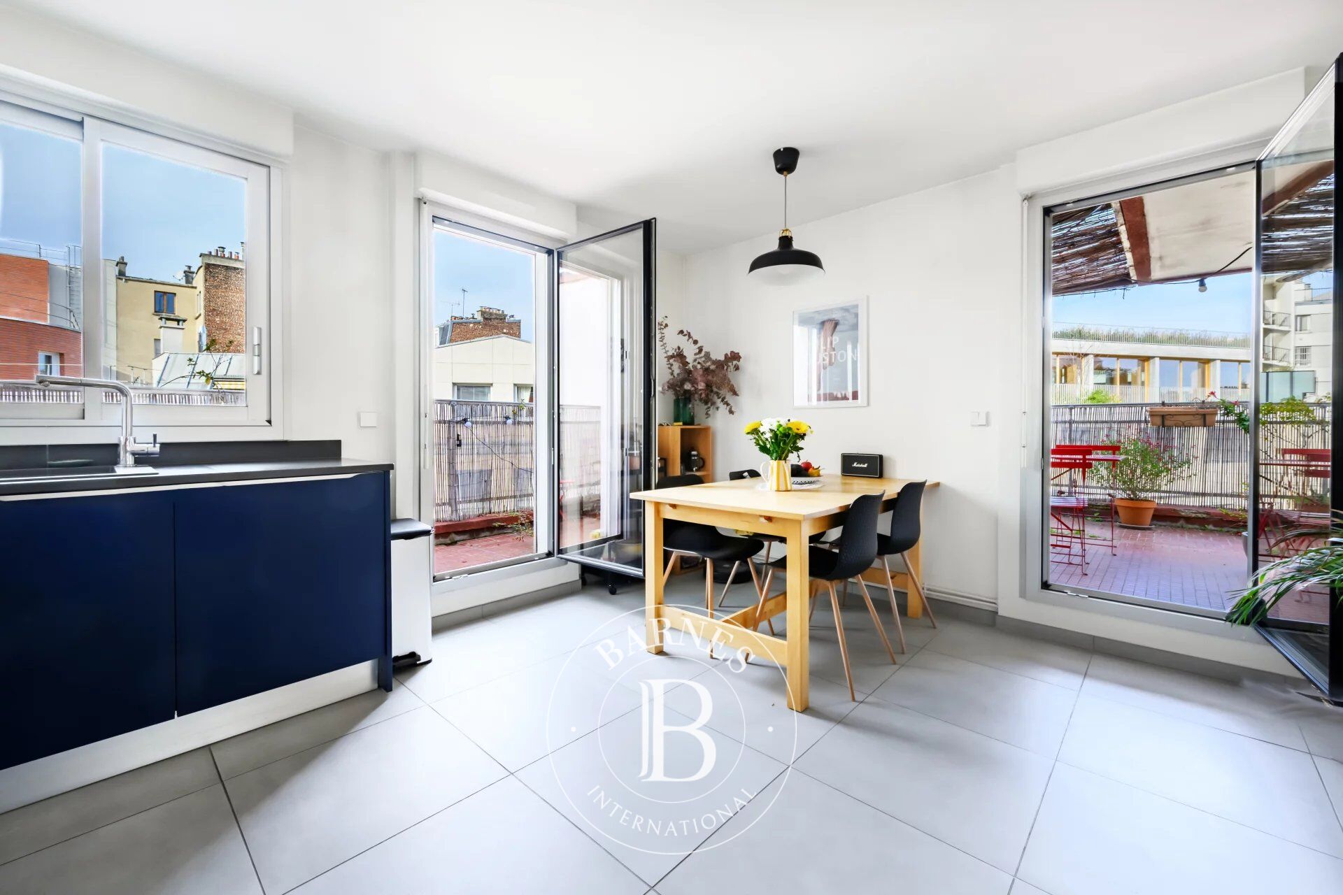 PARIS 18e– LAMARCK-CAULAINCOURT  - TERRASSES - ETAGE ELEVE - RENOVE PAR ARCHITECTE - picture 3