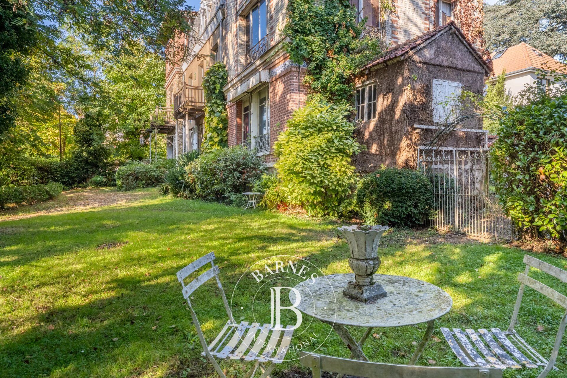 Viroflay Rive-Droite – Villa historique XVIIIème à rénover - Jardin - Garage - Localisation idéale pour les familles.. - picture 3