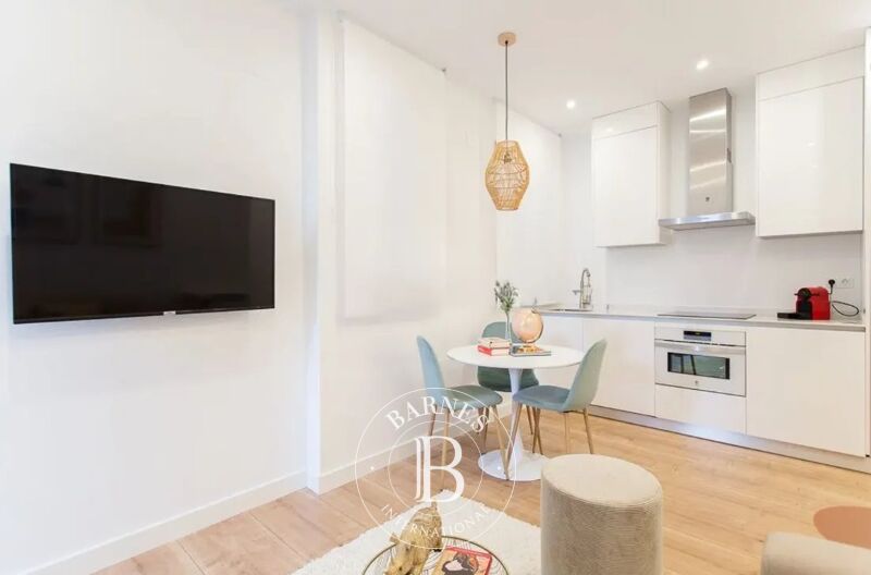 Appartement à vendre dans la rue Hortaleza, situé en plein cœur du quartier Chueca-Universidad.