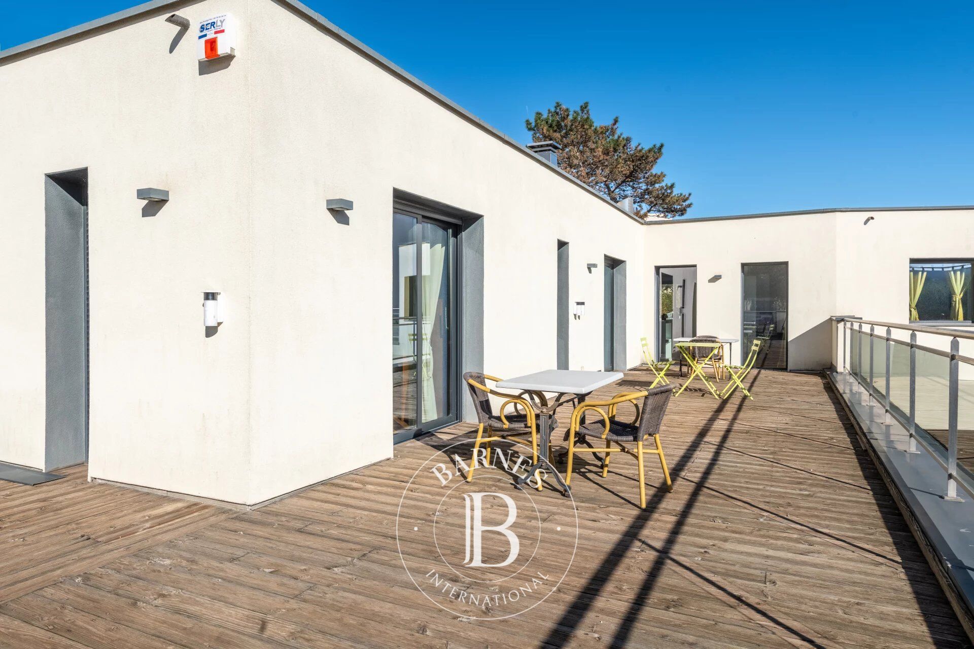 Lyon 9 - Vaise - Unfurnished house of 274 sqm - Garden - Swimming pool - 5 bedrooms - picture 2