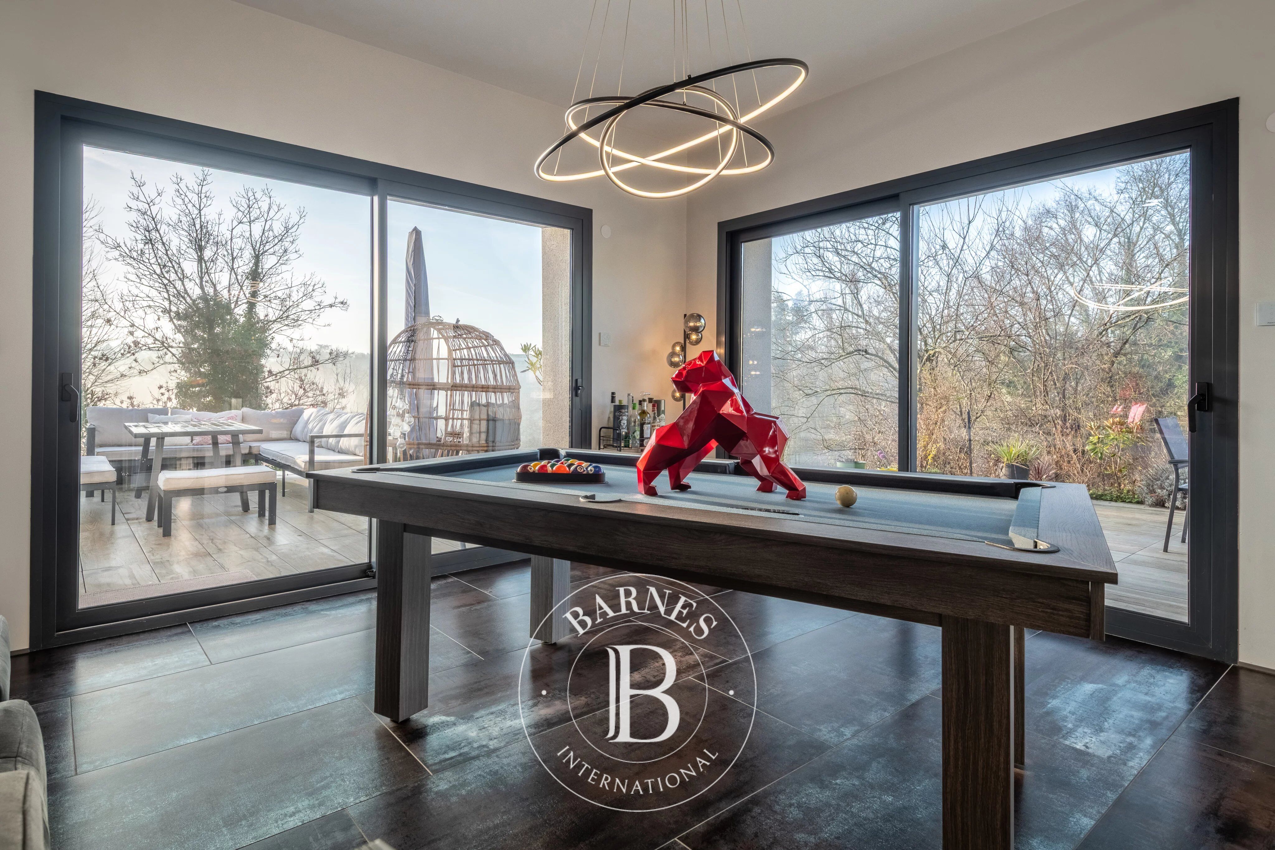 Sainte-Foy-lès-Lyon – Modern Family House of 212 m² - 5 bedrooms - picture 3