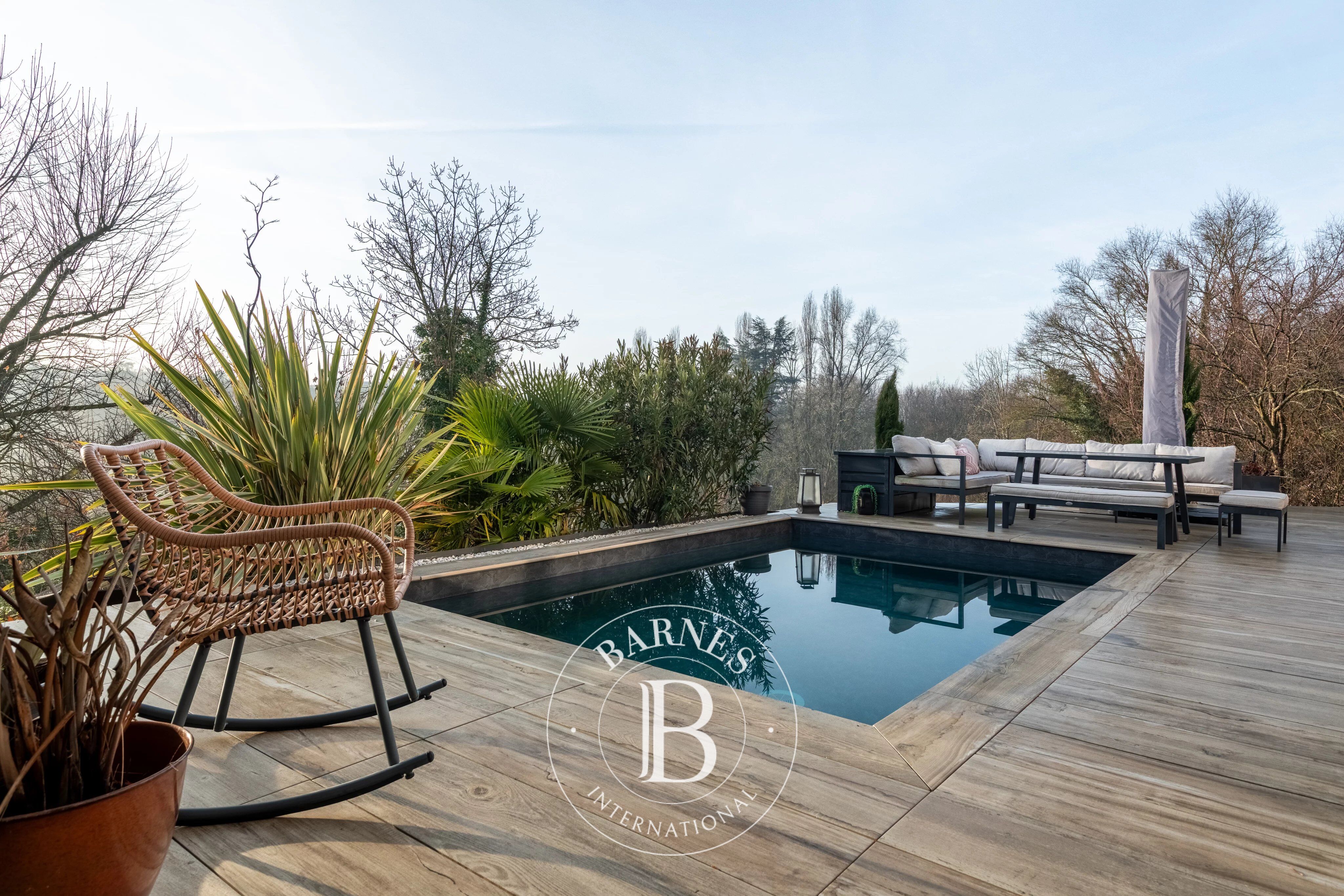 Sainte-Foy-lès-Lyon – Modern Family House of 212 m² - 5 bedrooms - picture 1