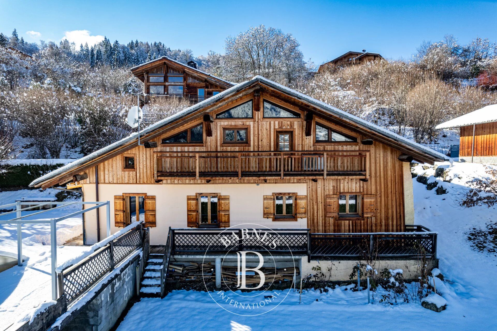 BARNES SAINT-GERVAIS - FARMHOUSE AND CHALET WITH VIEWS OF THE MONT-BLANC MASSIF - picture 1