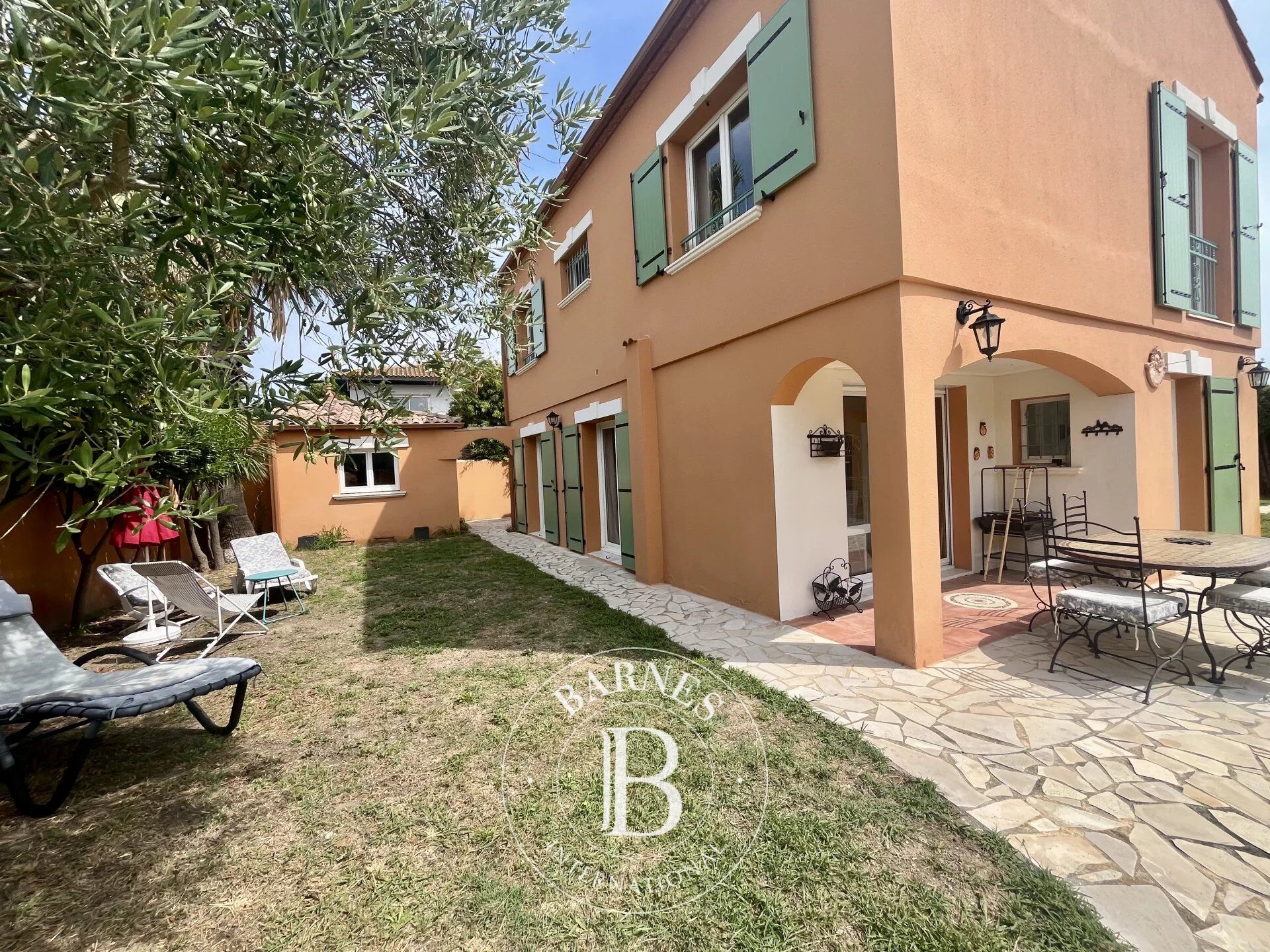 AUTHENTIQUE CHAI RÉNOVÉ ET SES DEUX DÉPENDANCES - picture 3