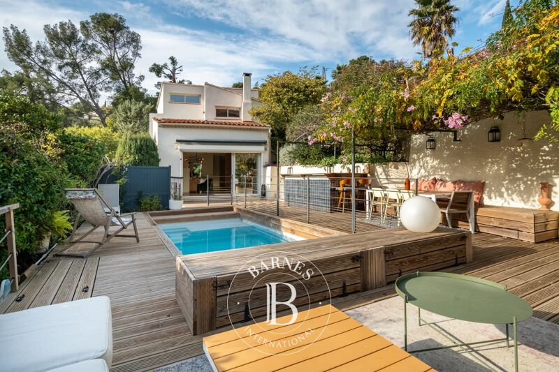 VENTE - CASSIS - 4 CHAMBRES - PISCINE - MAISON ET APPARTEMENT INDÉPENDANT T3