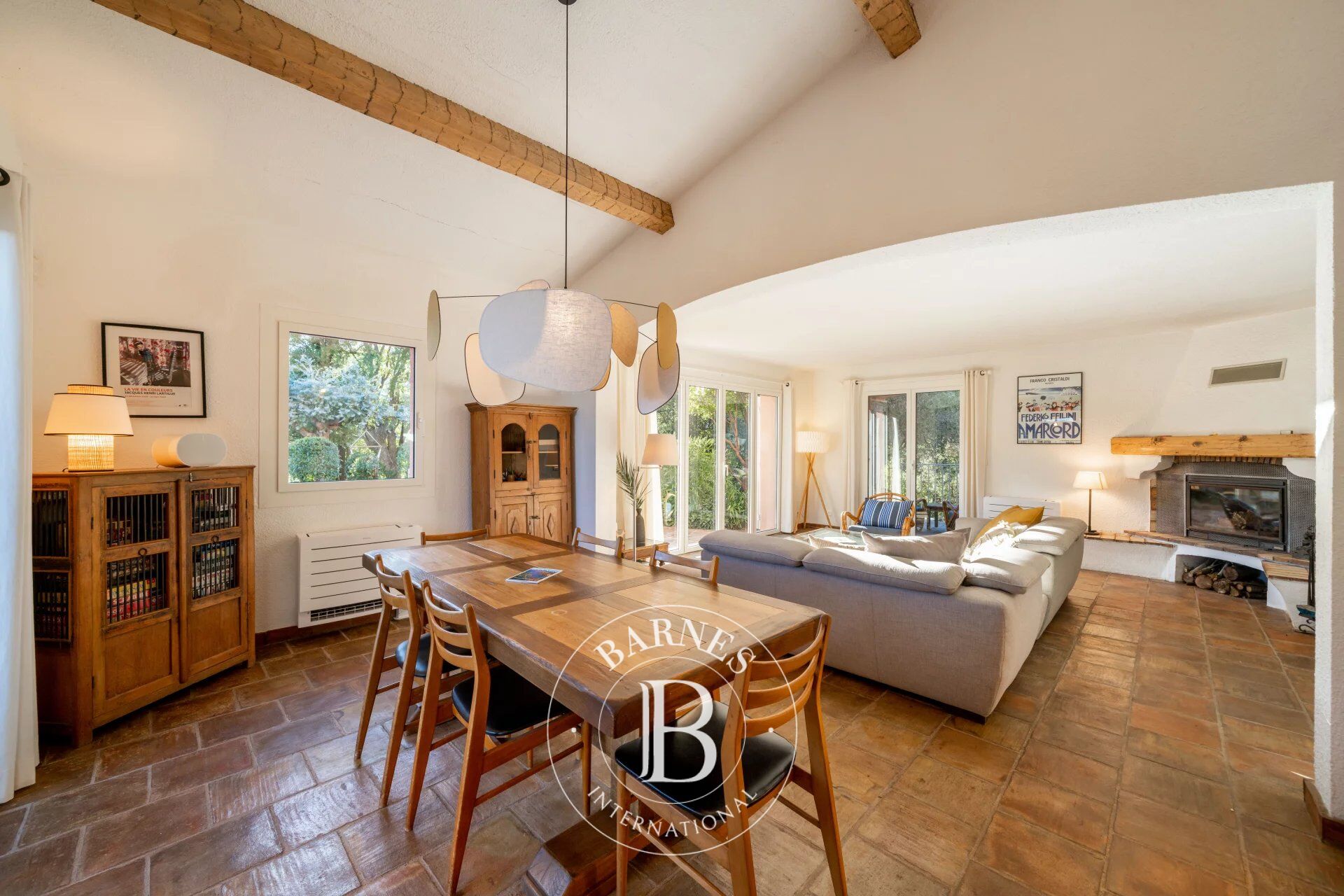 MANDELIEU SAINT JEAN DE CANNES - VILLA 4 BEDROOMS IN A PEACEFUL LOCATION WITH VIEWS OF THE SEA AND HILLS - picture 3