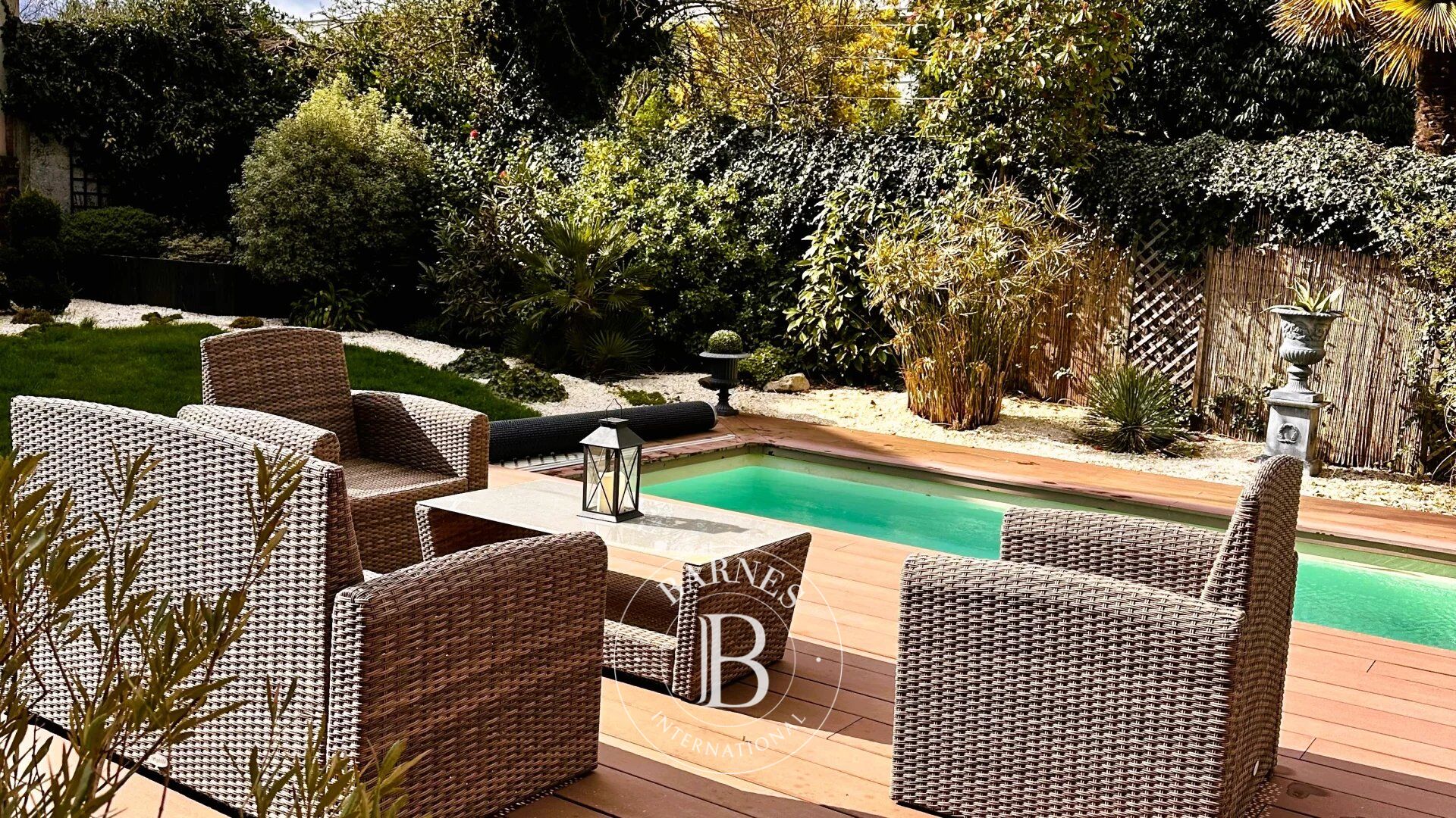 On the outskirts of Rennes - Haussmann-style mansion of almost 260 m² of living space - 489 m² plot - picture 2