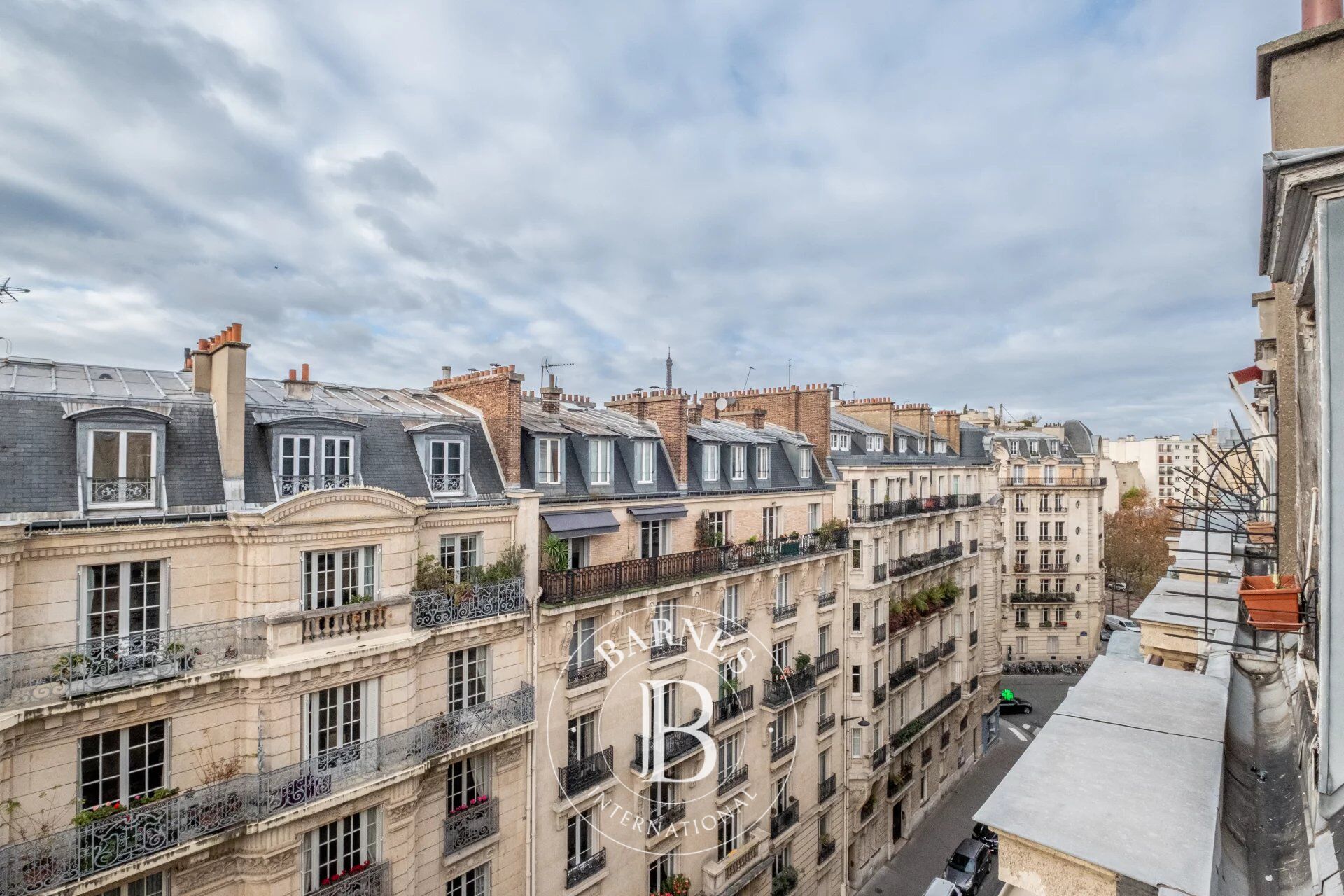 Paris 7 - Breteuil - Dernier étage - 3 chambres - picture 2