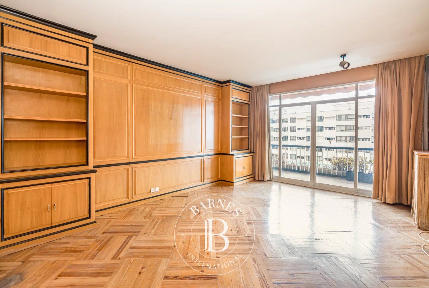 EXCEPCIONAL PROPIEDAD PARA REFORMAR JUNTO A LA CASTELLANA - picture 2