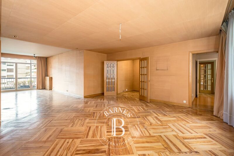 PROPRIETÀ ECCEZIONALE DA RISTRUTTURARE VICINO A PASEO DE LA CASTELLANA