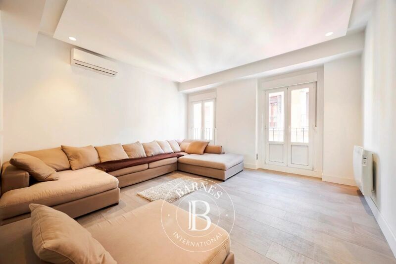 Appartement historique avec balcons dans une rue piétonne de Chueca–Justicia