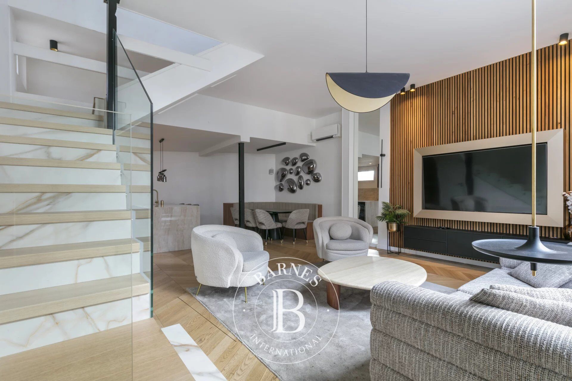 Casa Courbevoie - picture 1