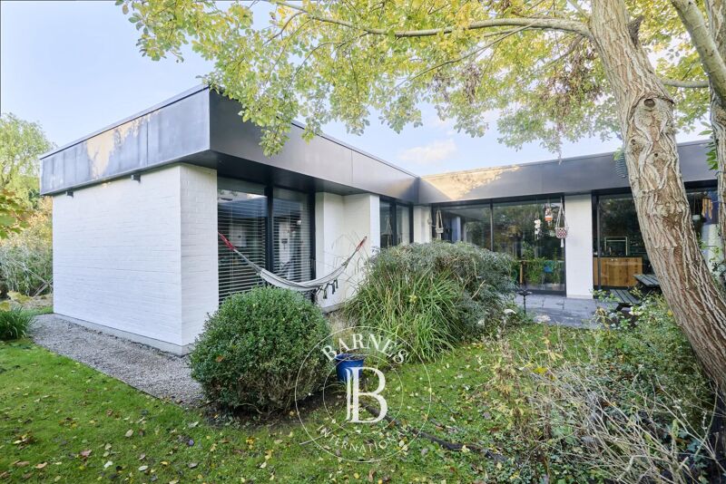 Contemporary low-energy house