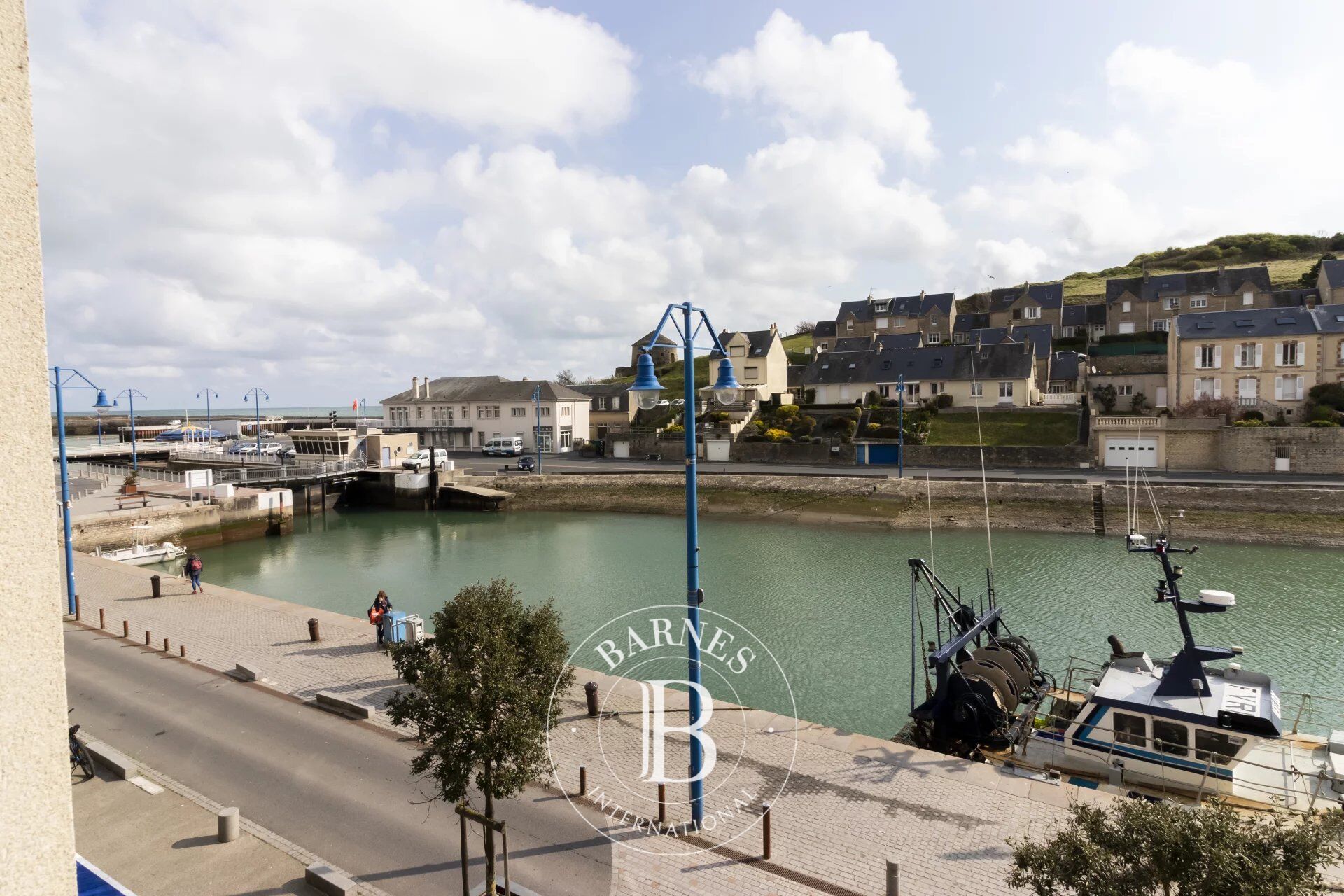 Port en Bessin, Immeuble de rapport (2 appartements rénovés) avec vue sur le Port. - picture 1