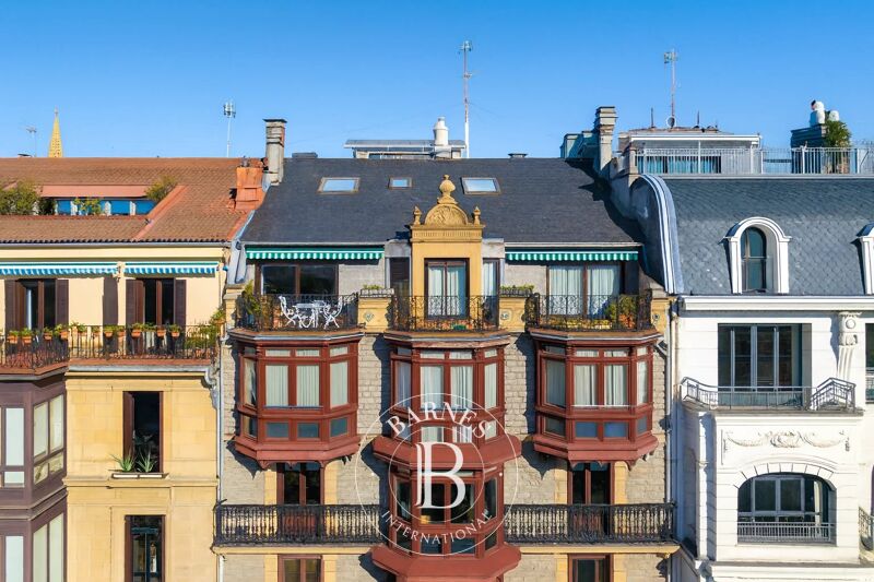 SAINT-SÉBASTIEN – Duplex penthouse exclusif avec terrasses et vues dégagées sur la rivière Urumea
