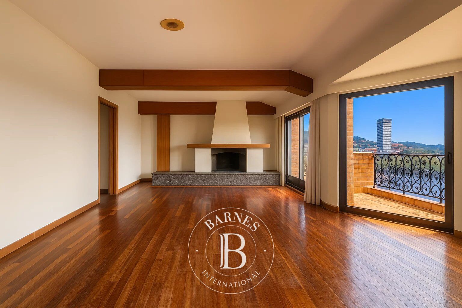 SAINT-SÉBASTIEN – Duplex penthouse exclusif avec terrasses et vues dégagées sur la rivière Urumea - picture 3