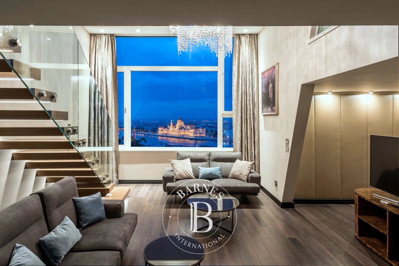 Breathtaking Panoramic View from Prestigue Castle Residence - picture 2