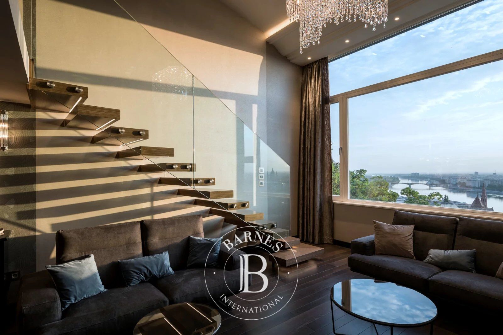 Breathtaking Panoramic View from Prestigue Castle Residence - picture 3