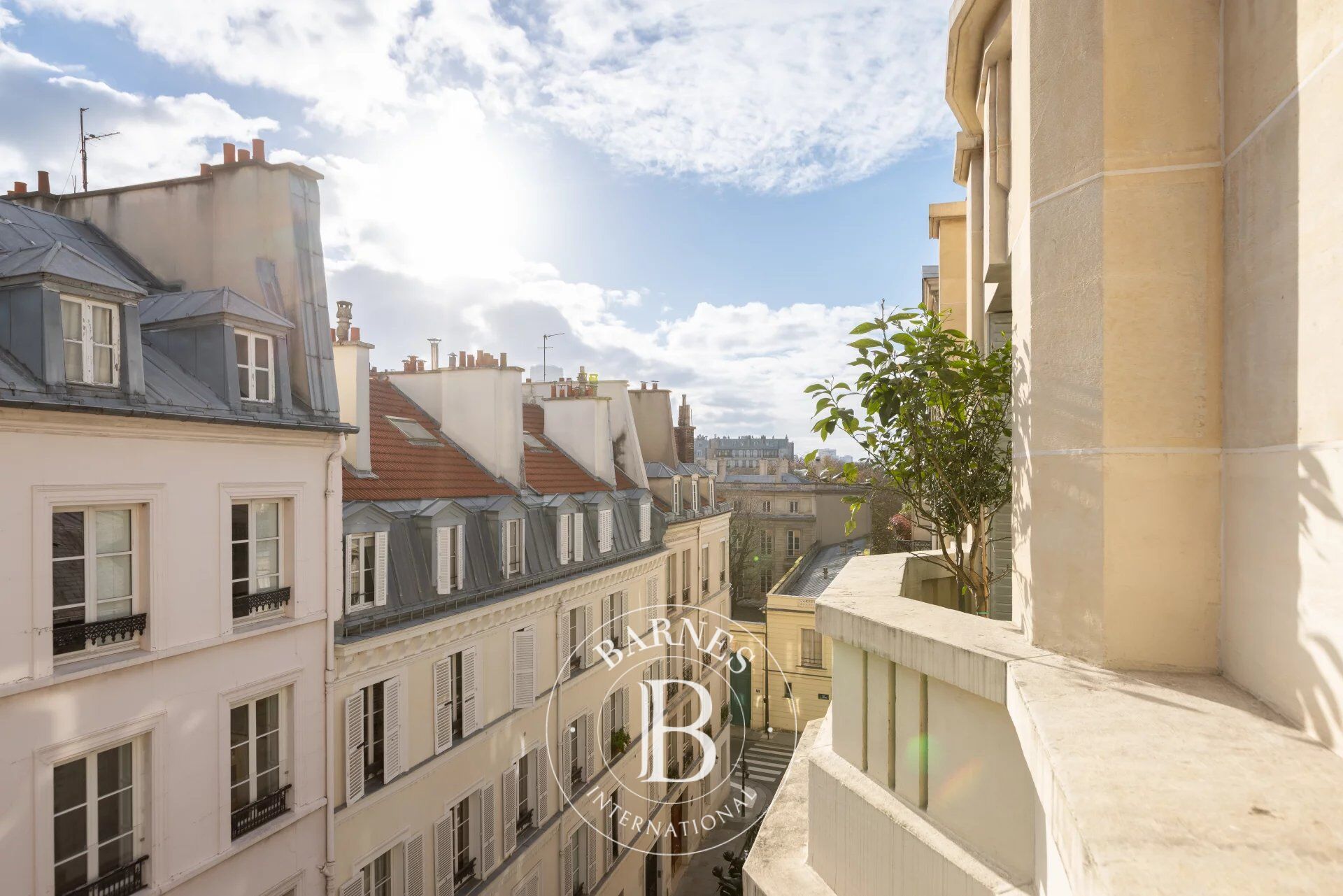 Paris 7 - Bourgogne/Varenne - Renovated apartment - Unobstructed view - 3 bedrooms - picture 3