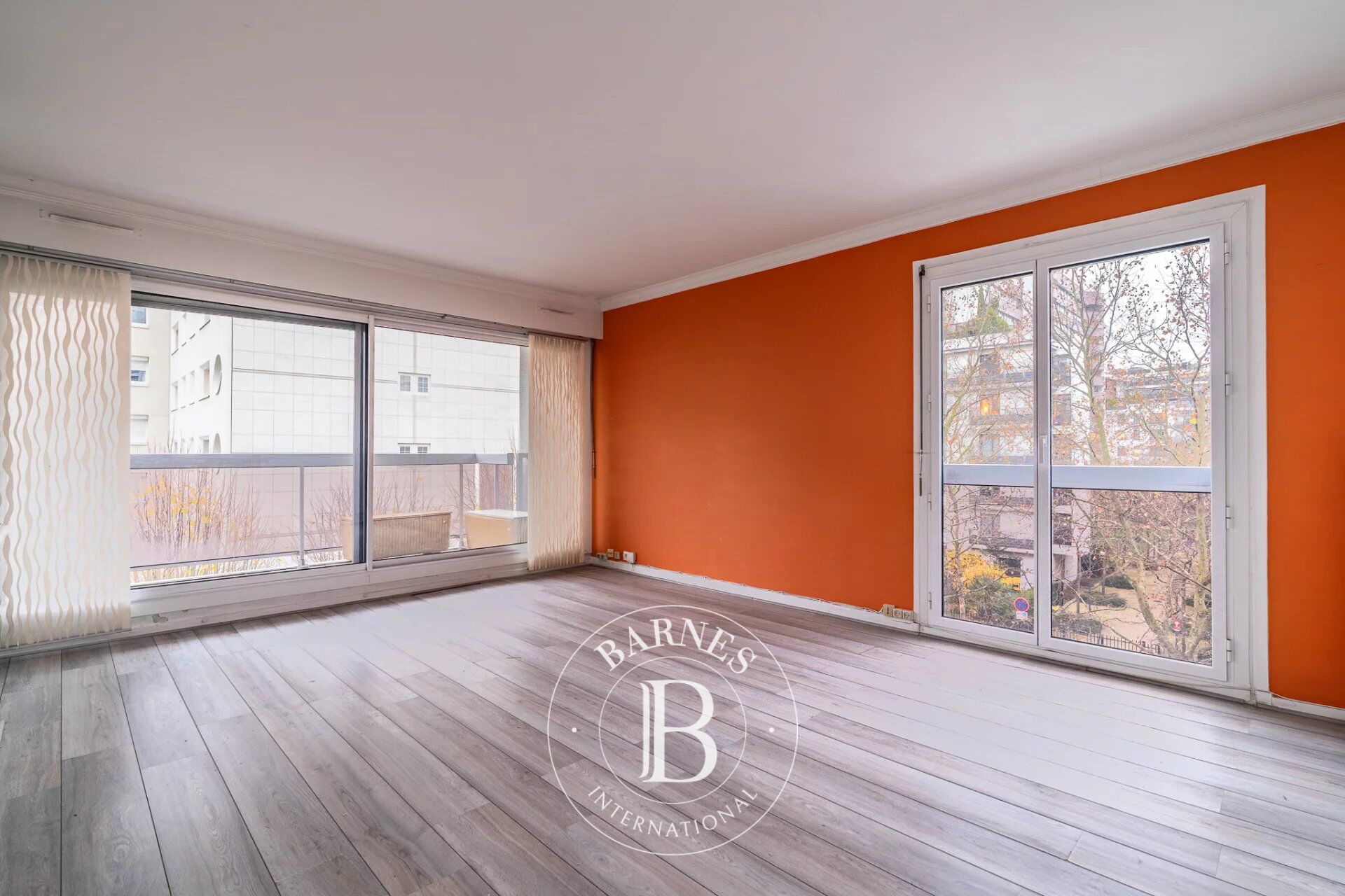 EXCLUSIVE LISTING - NORTH BOULOGNE - 48m² (516 sq ft) 1-bed apartment - picture 3