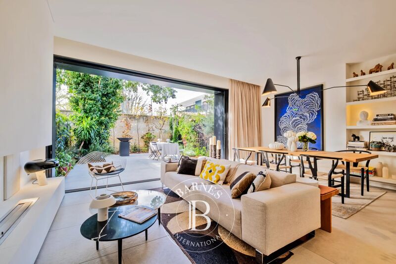 Exclusive – Bordeaux Saint-Seurin – 60 sqm Apartment – 50 sqm Terrace – Garage – Cellar