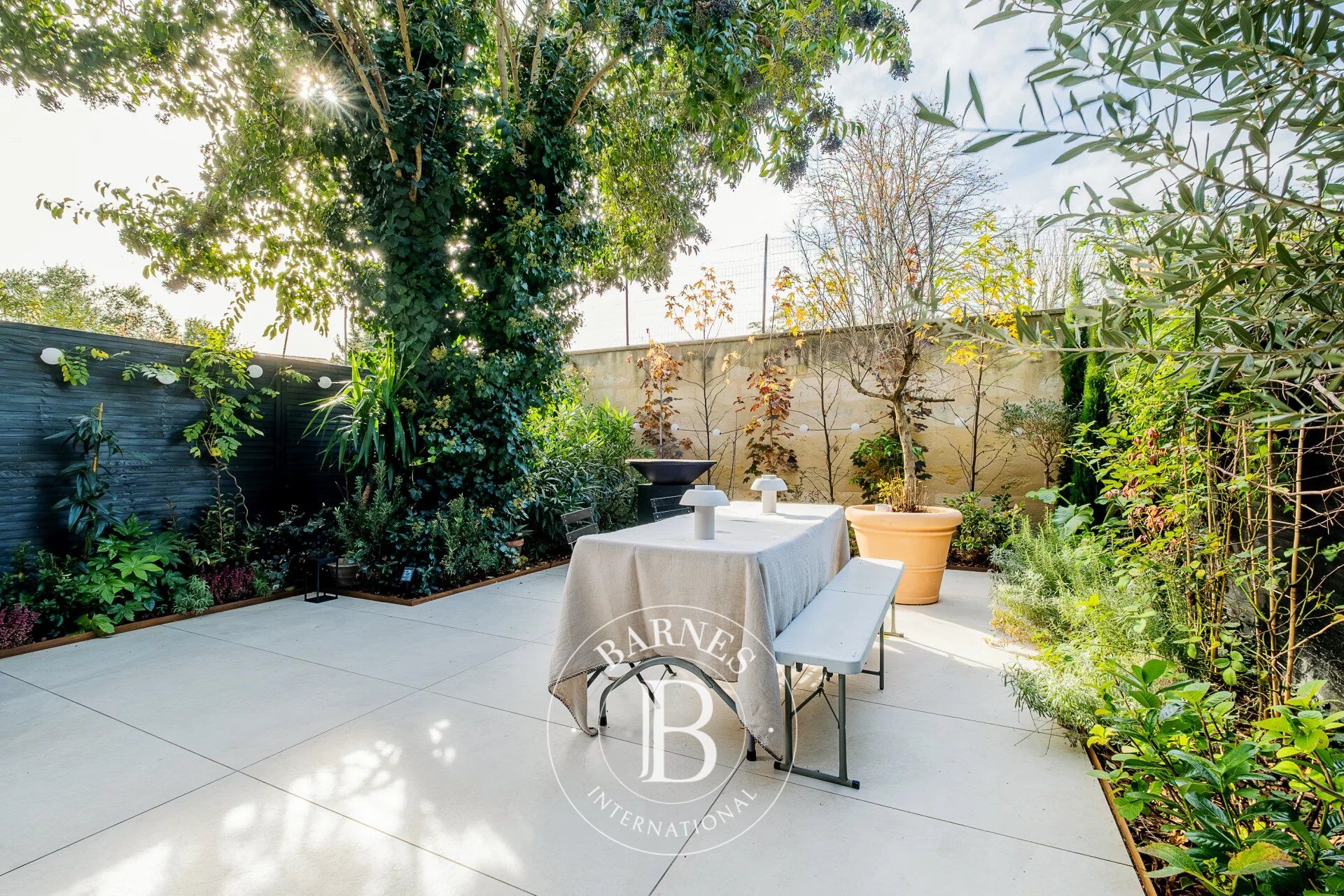 Exclusive – Bordeaux Saint-Seurin – 60 sqm Apartment – 50 sqm Terrace – Garage – Cellar - picture 3