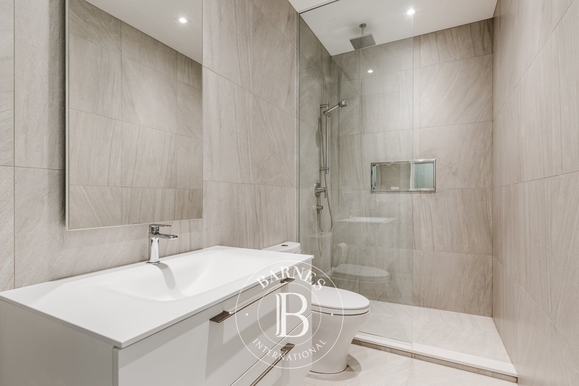 Daire Laval (Laval-sur-le-Lac) - picture 17