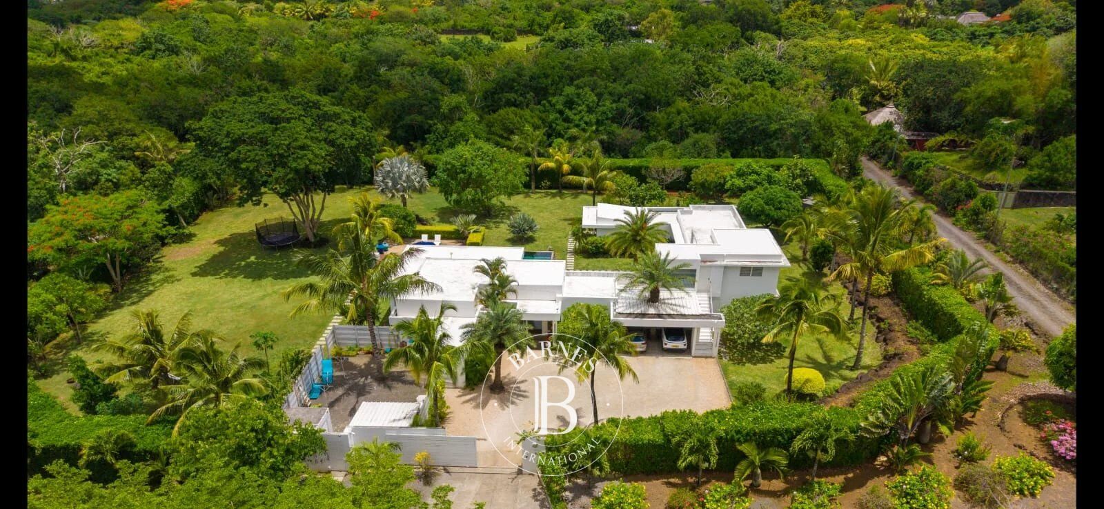 PETIT RAFFRAY -Domain 5605 m2 - 5 Chambres - picture 1