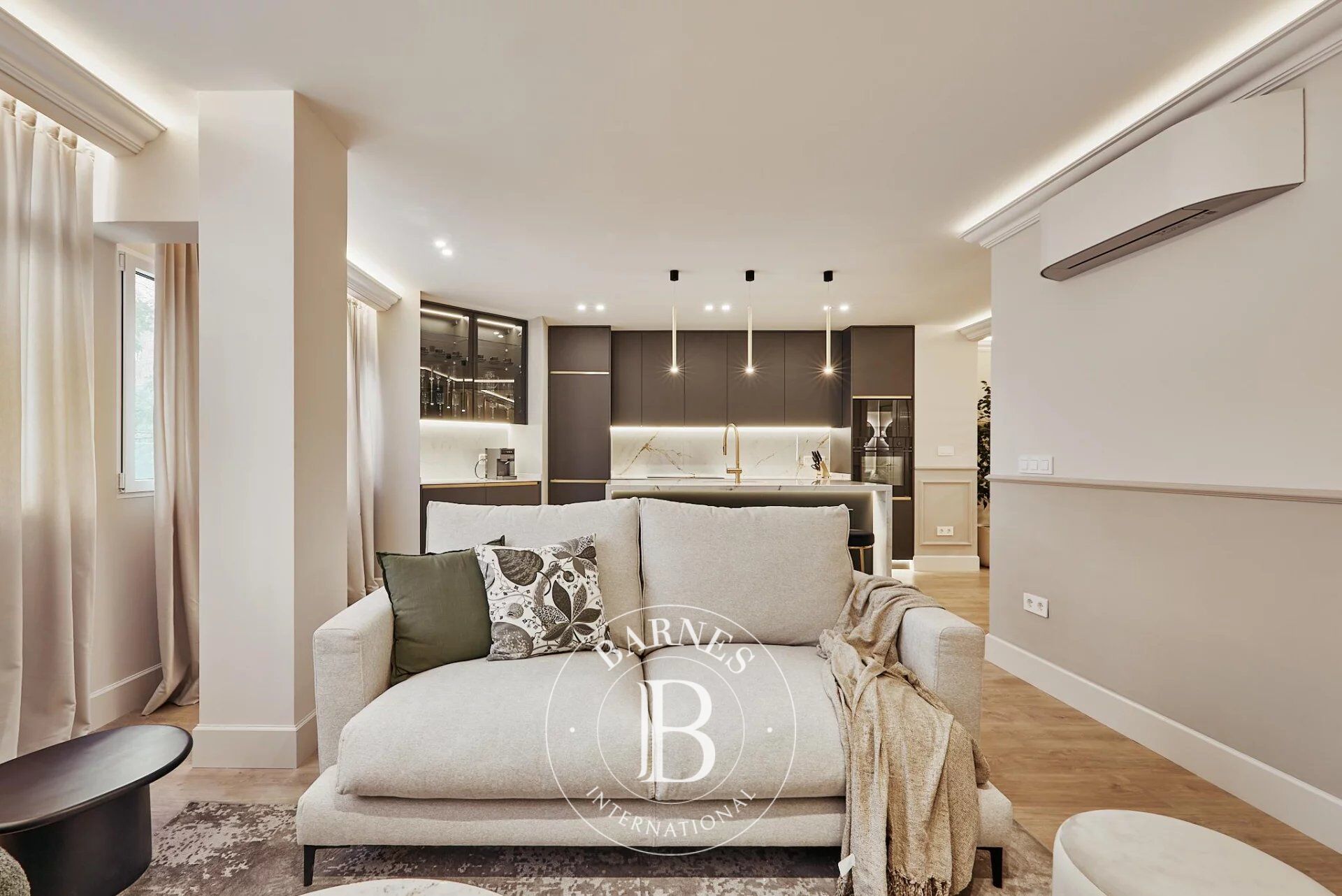 Esclusiva proprietà recentemente ristrutturata e arredata a Lista - picture 2