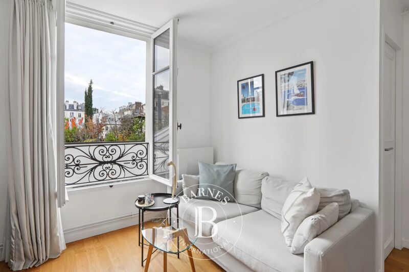 Paris 6 - Raspail / Cherche-Midi - Exclusive - Two rooms in excellent condition on a high floor of a luxury condominium - Bright, quiet, and unobstructed views - Energy rating C